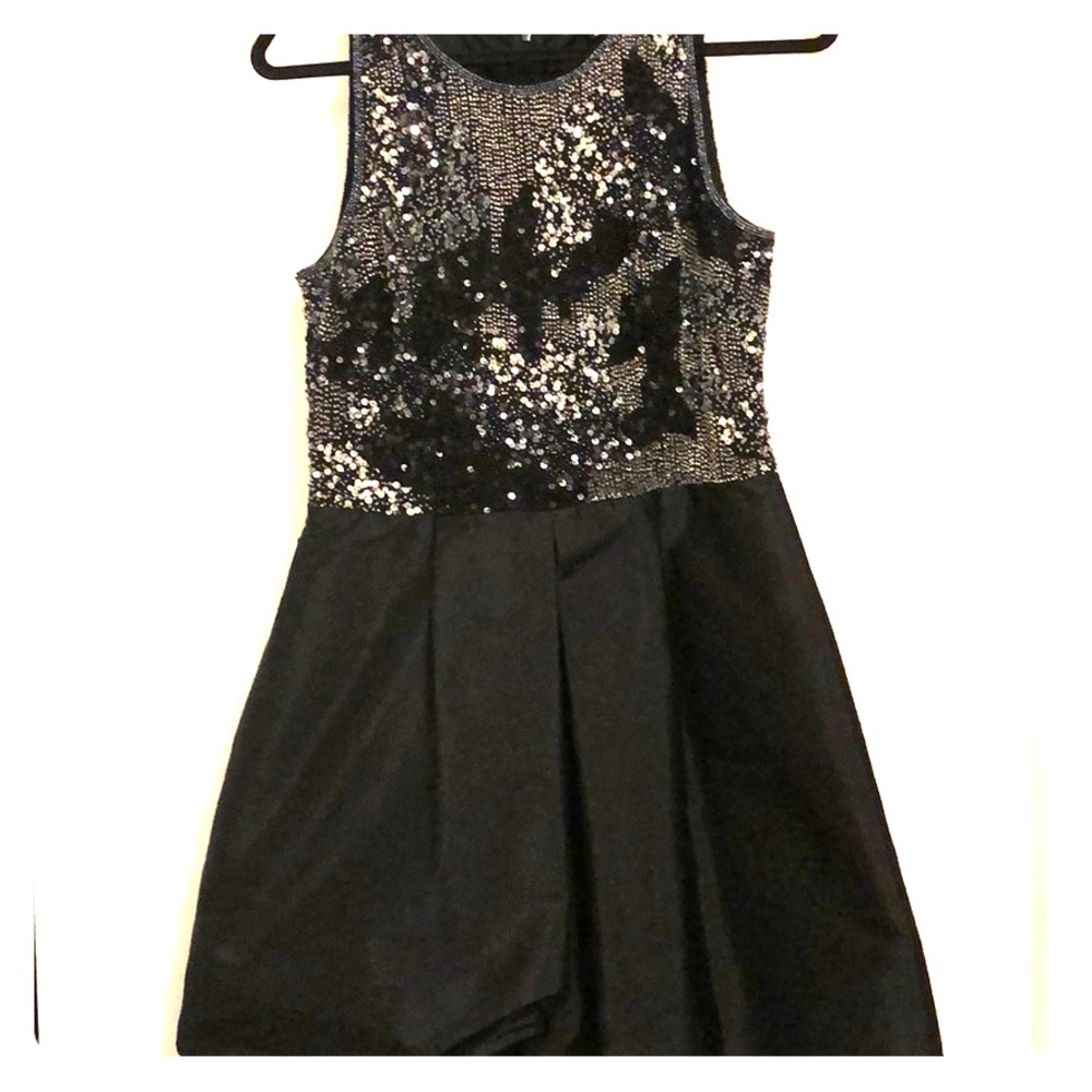 Sleeveless Gianni Bini semi formal dress